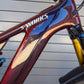 DEMO LEVO SW CARBON G4 REDPRL/BLK/METWHTSIL S2