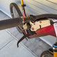 DEMO LEVO SW CARBON G4 REDPRL/BLK/METWHTSIL S5