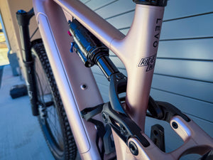 DEMO LEVO COMP CARBON G4 CHAM/METOBSD S4