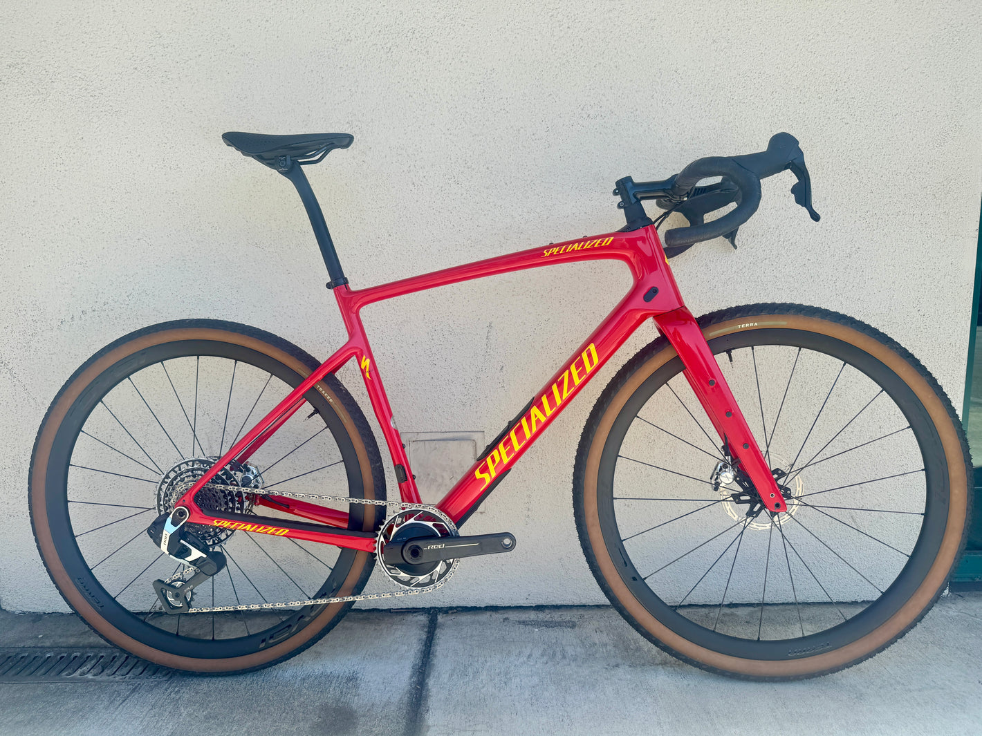 DEMO DIVERGE 4 PRO LTD FLORED/YEL 58